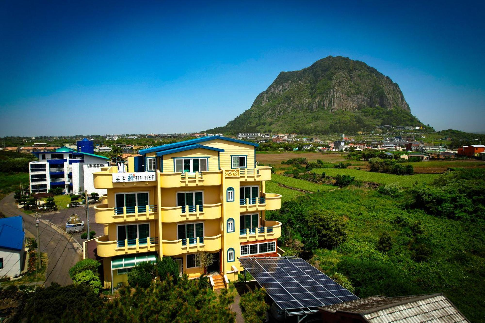 Хостел Ttottot Jeju Backpackers Согвипхо Экстерьер фото