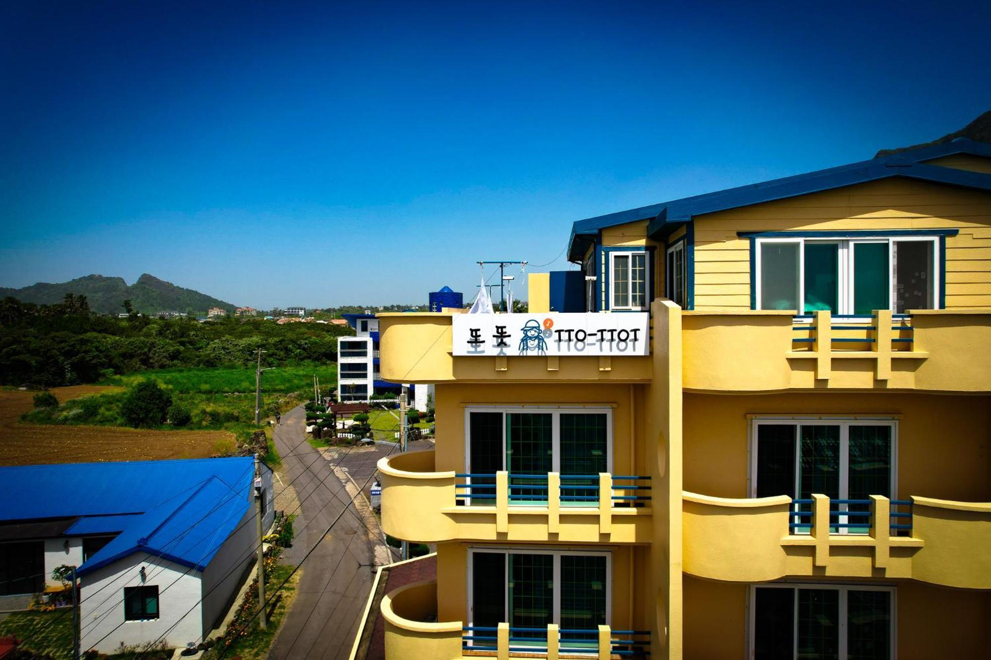 Хостел Ttottot Jeju Backpackers Согвипхо Экстерьер фото